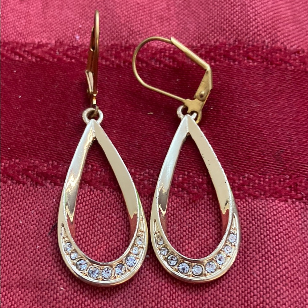 Vintage 80s LIZ CLAIBORNE Gold Tone Rhinestoned Teardrop Lever Back Earrings